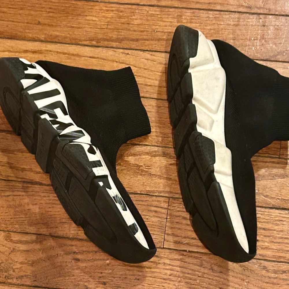 Balenciaga
Balenciaga Speed Graffiti Sneakers size 7 - Picture 6 of 9